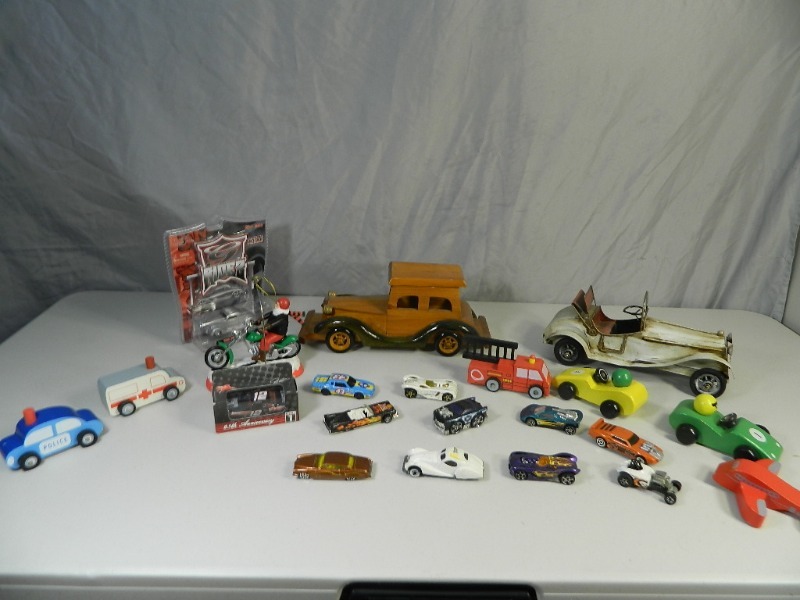 lot 42 image: Cars and More