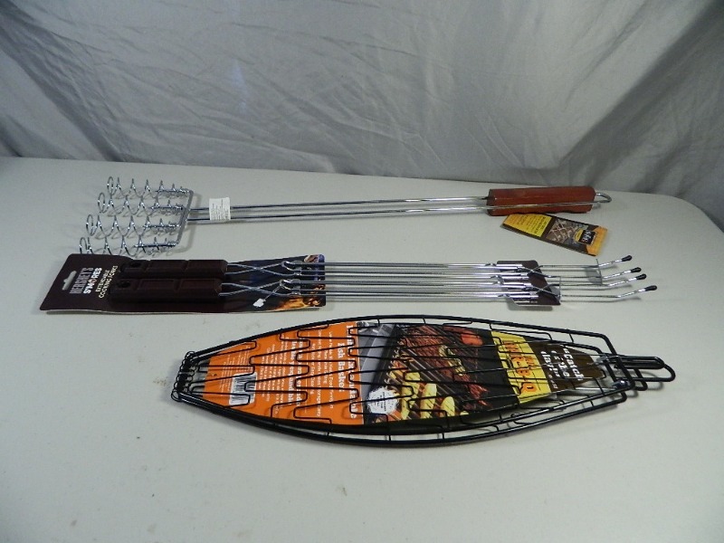 lot 76 image: New Camping  BBQ Items