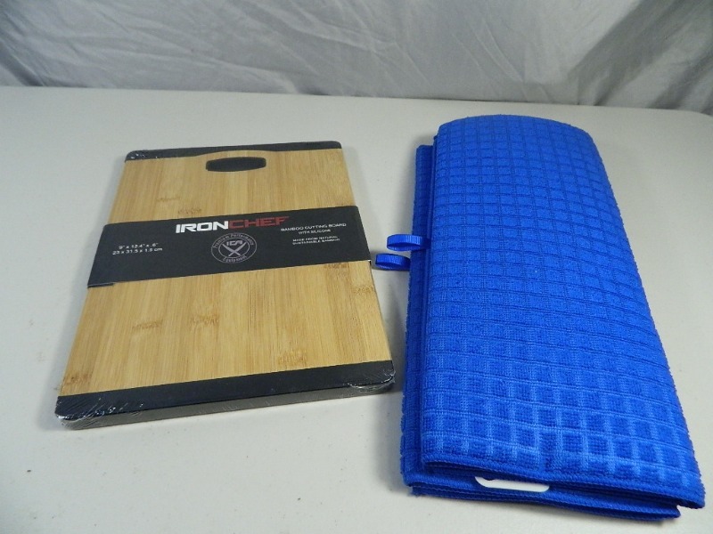 lot 80 image: New Cutting Board and New Dish Drying Set