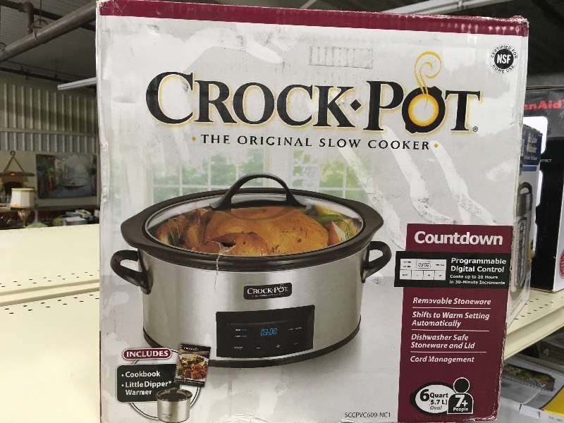 lot 548 image: 6 QT CROCK POT WLITTLE DIPPER CROCK, MSRP $39.99