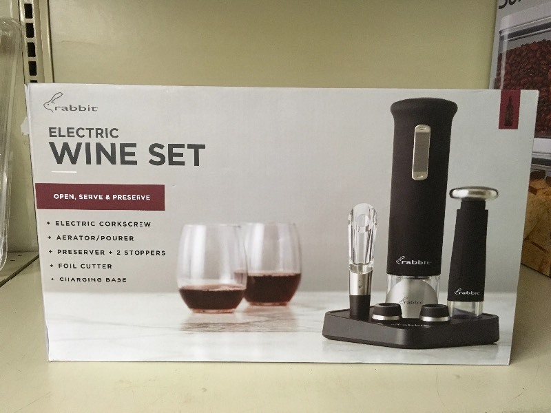 lot 556 image: RABBIT ELECTRIC WINE SET, MSRP $29.99