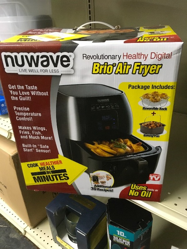 lot 559 image: BRIO 3QT DIGITAL AIRFRYER, MSRP $89.99