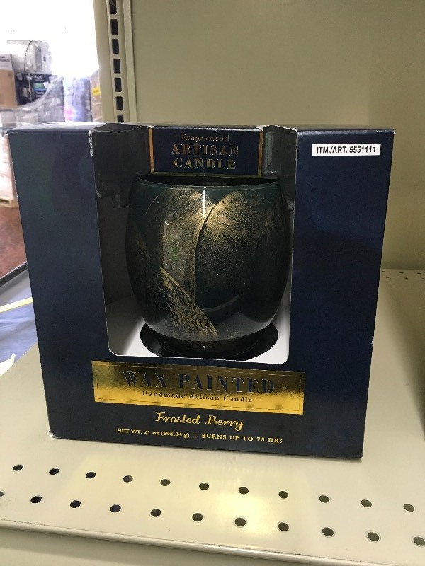 lot 568 image: GOLD SWIRL SINGLE CANDLE, MSRP $14.99