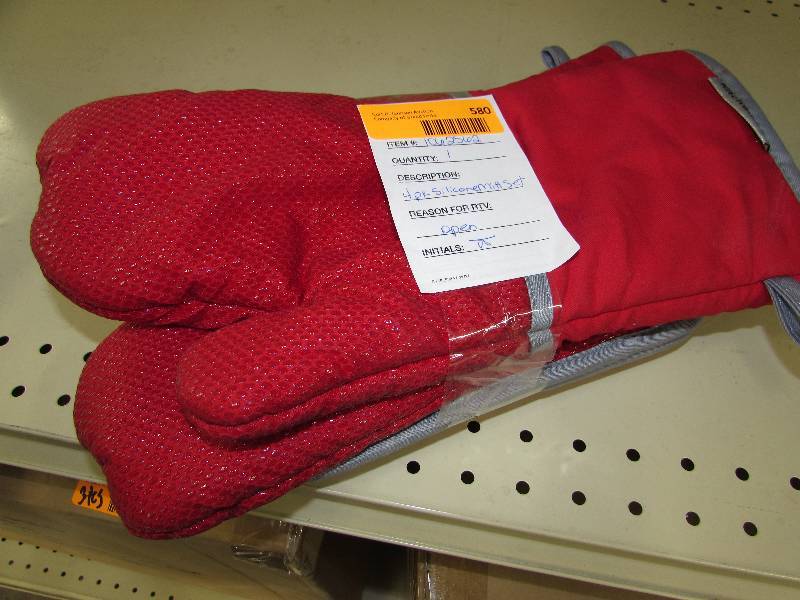 lot 580 image: KITCHENAID SILICONE MITTPOT HOLDER SET, MSRP $13.99
