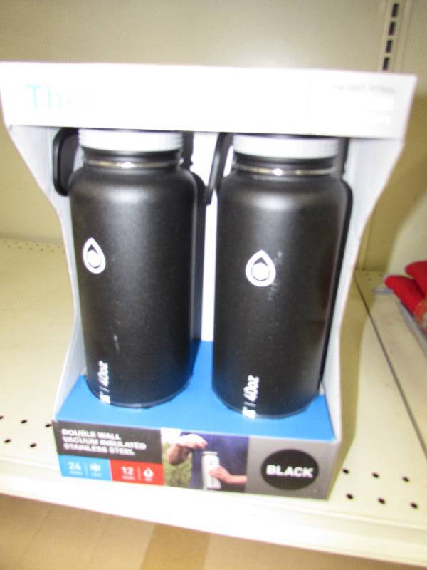 lot 582 image: THERMOFLASK 40OZ BOTTLES, MSRP $24.99