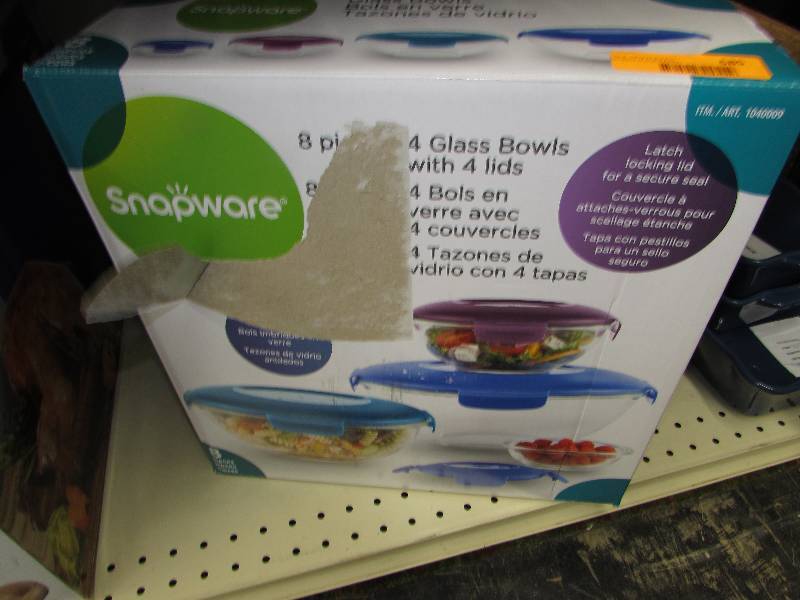 lot 585 image: SNAPWARE 8PC MIXING BOWLS, MSRP $19.99
