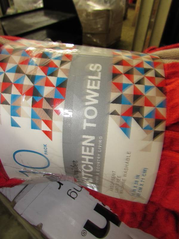 lot 592 image: TOWN&COUNTRY KITCHEN TOWELS, MSRP $11.99