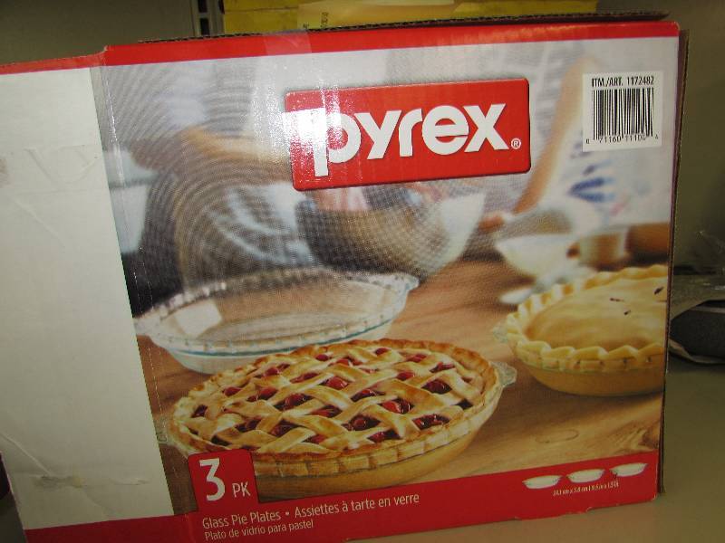 lot 7 image: PYREX 3PC BASIC PIE PLATE, MSRP $9.99