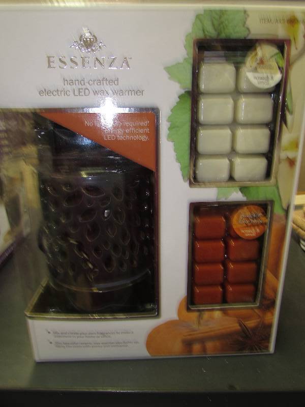 lot 37 image: ESSENZA LED WAX WARMER, MSRP $17.99. CRACKED BASE