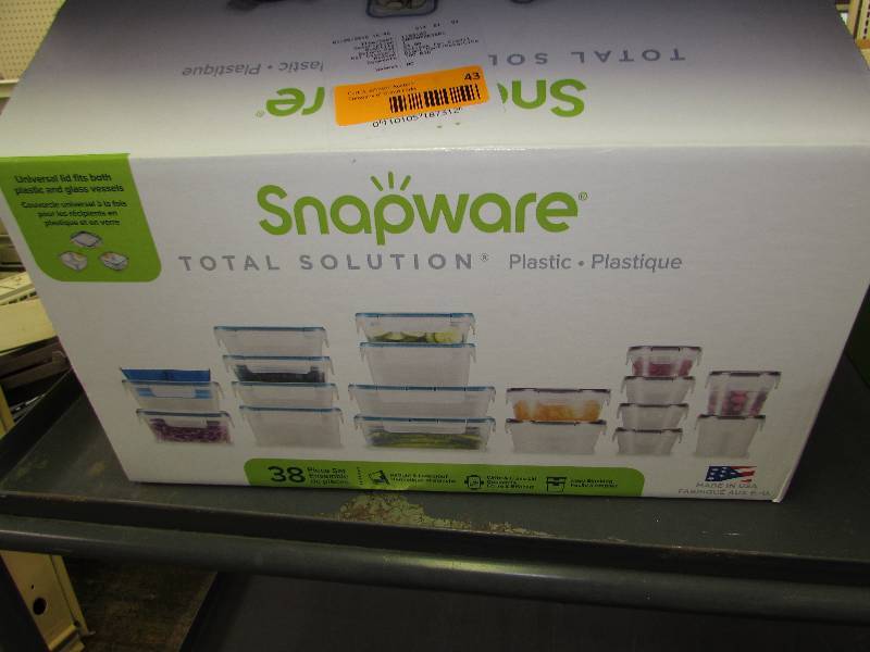 lot 43 image: SNAPWARE 38PC PLASTIC, MSRP $24.99