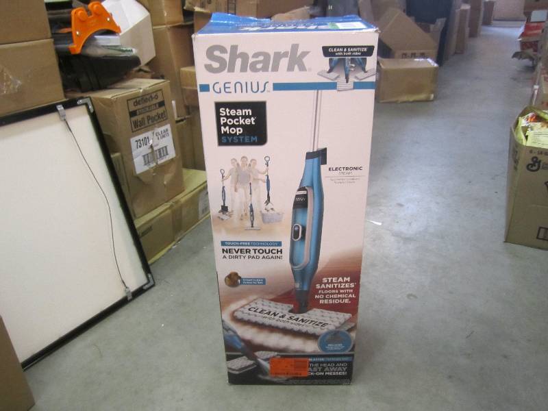 lot 4 image: Shark Genius S6002 Stick Steam Clea...