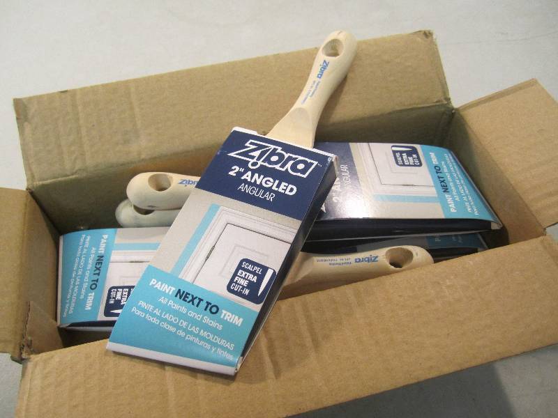 lot 32 image: Box of 6 Zibra 2 inch Angled Sash B...