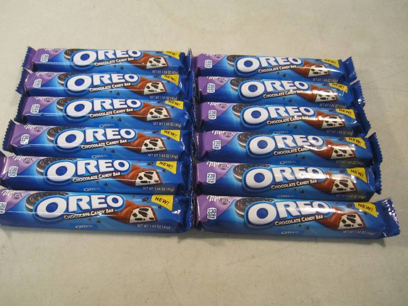 lot 139 image: Lot of 12 Oreo Chocolate Candy Bars...