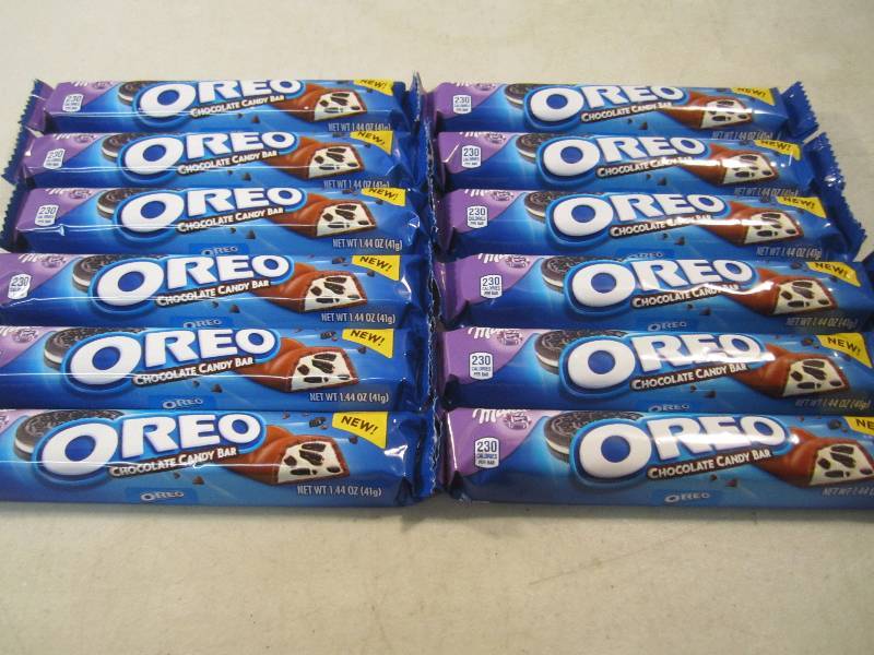 lot 140 image: Lot of 12 Oreo Chocolate Candy Bars...