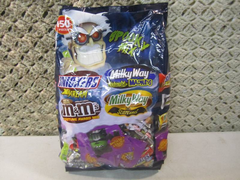 lot 151 image: Large Bag of Mixed Candy 150 Pieces...