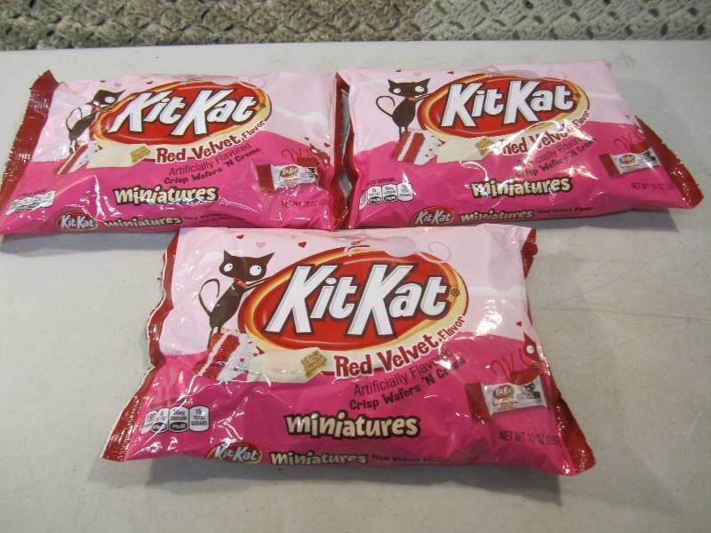 lot 160 image: Lot of 3 Bags Kit Kat Red Velvet Fl...
