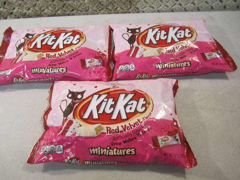 lot 161 image: Lot of 3 Bags Kit Kat Red Velvet Fl...