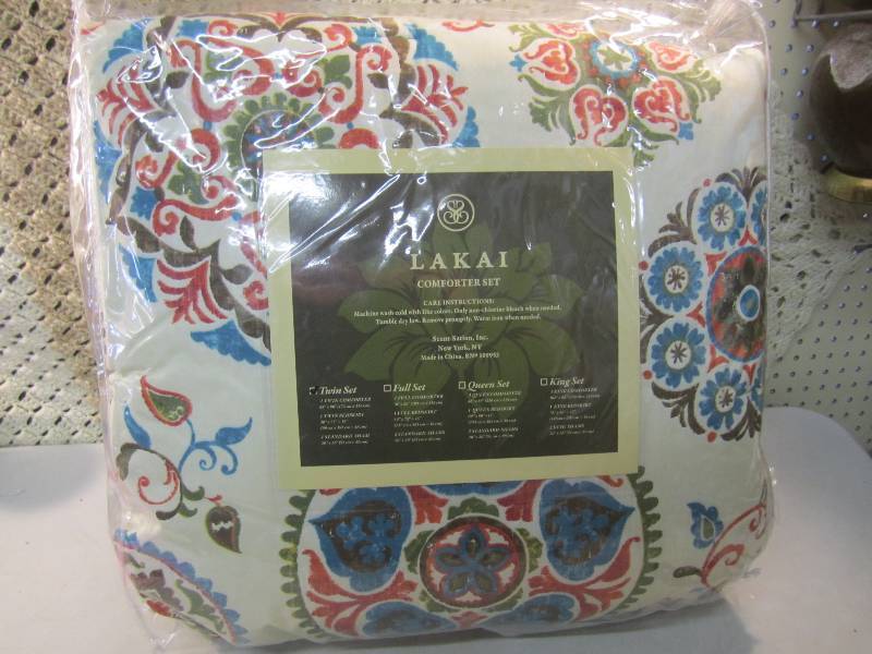 lot 336 image: Twin Size Lakai Comforter Set  BR1...