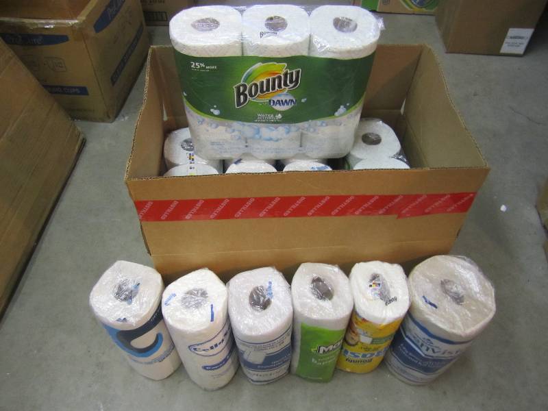 lot 231 image: Lot of 21 Rolls of Misc. Paper Towe...