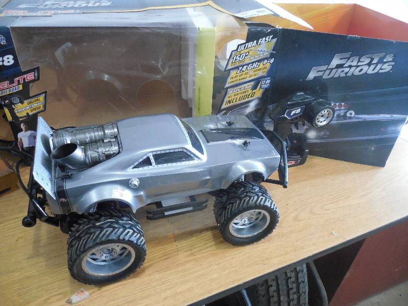 lot 18 image: Fast & Furious Elite Off Road Doms Ice Charger 112 Scale Remote-Controlled Vehicle