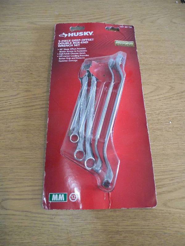 lot 20 image: HUSKY 5 PIECE DOUBLE BOXED IN WRENCH SET.