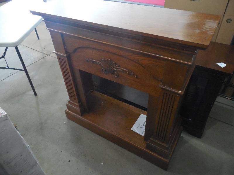 lot 26 image: McLeland Design Florence Traditional Mantel  - Oak