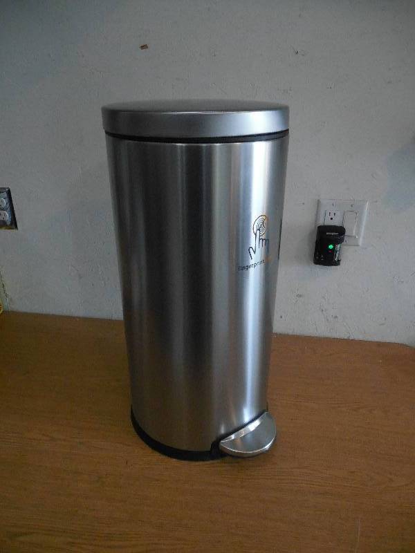 lot 33 image: simplehuman 30-Liter Fingerprint-Proof Brushed Stainless Steel Round Step-On Trash Can