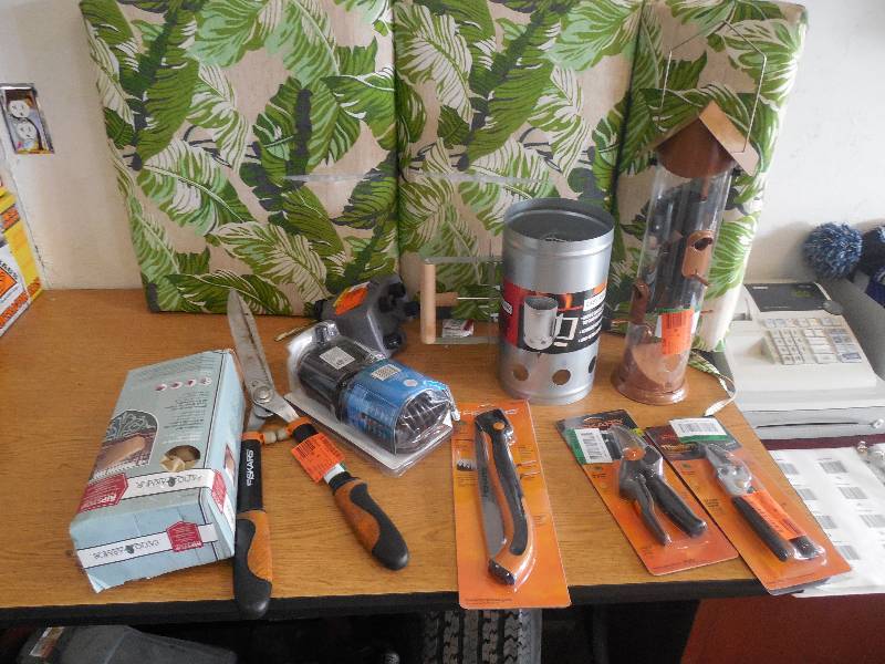 lot 34 image: ASSORTED BOX LOT