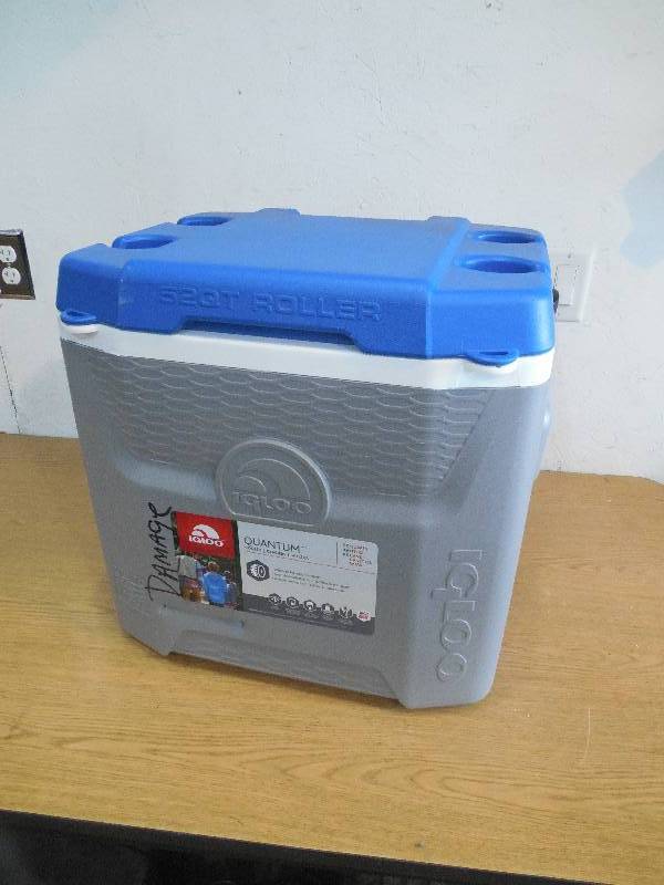 lot 48 image: IGLOO Quantum 52 qt. Gray Cooler with Wheels