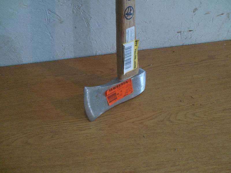 lot 57 image: Husky 3.5 lb. Single Michigan Bit Axe with 34 in. Hickory Handle
