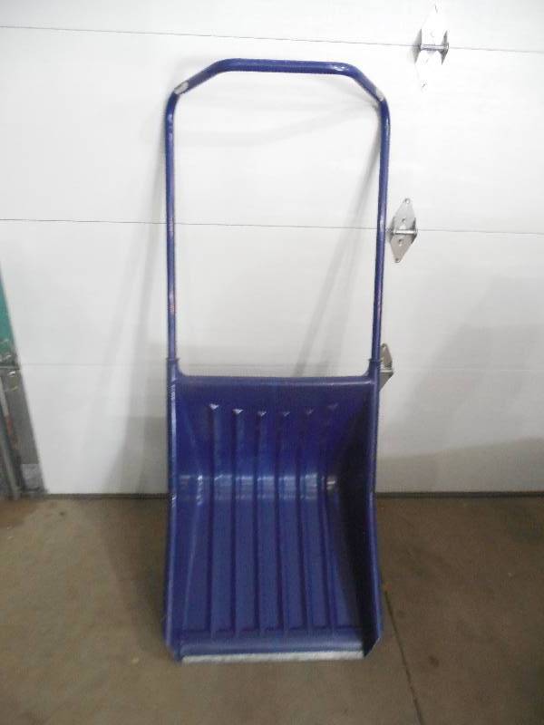 lot 72 image: Garant 24 in. Sleigh Shovel