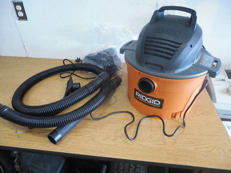 lot 74 image: RIDGID 6 Gal. 3.5-Peak HP Wet Dry Vac