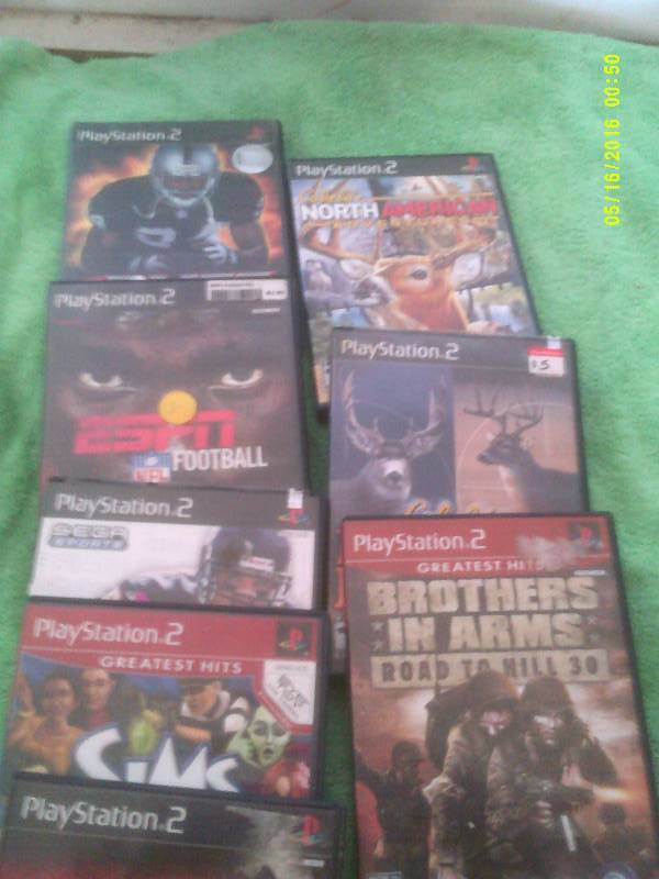 8 PLAY STATION GAMES