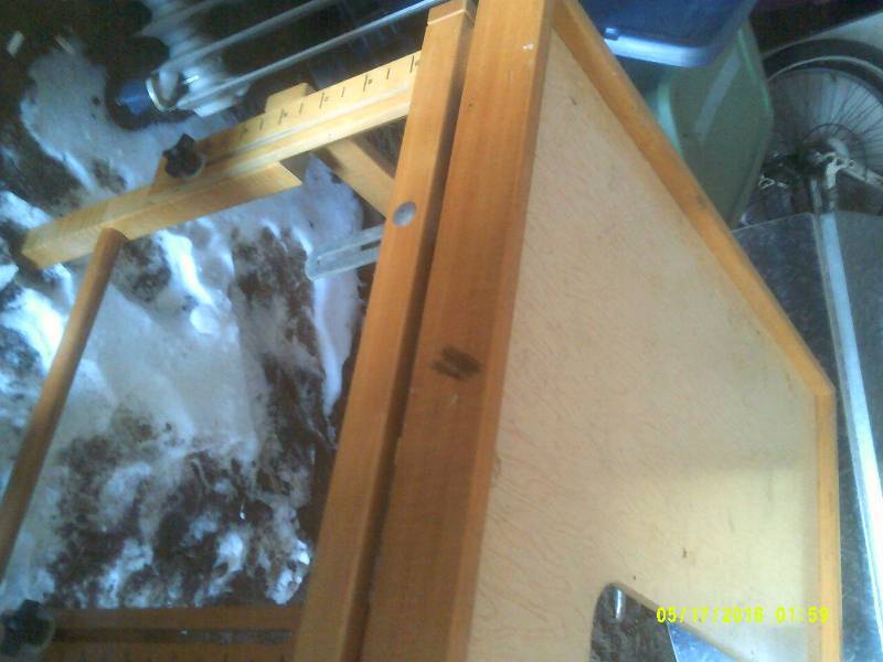 ADJUSTIBLE WOODEN DESK