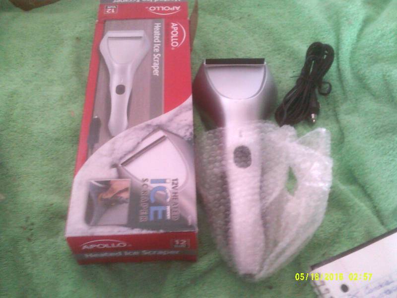 HEATED ICE SCRAPER