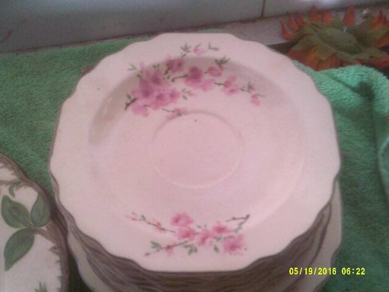 ANTIQUE DINNERWARE