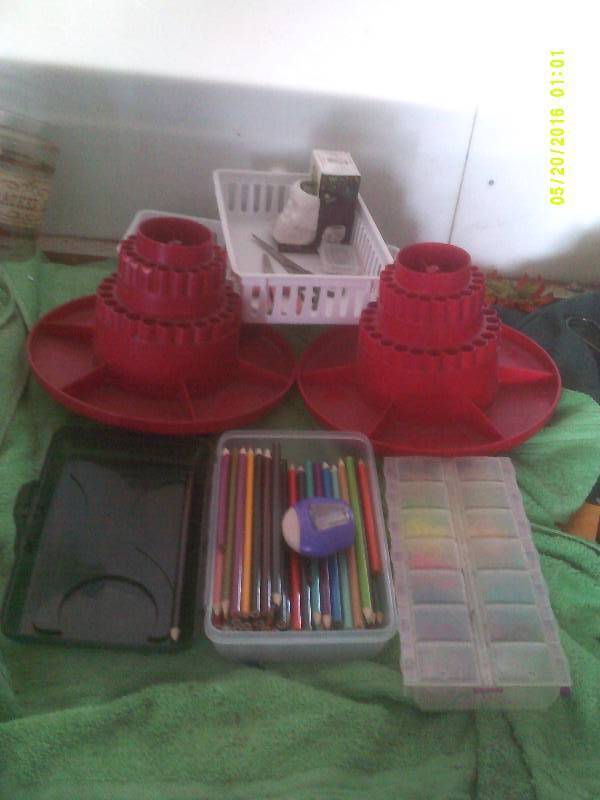CRAFTING HOLDERS , COLORED PENCILS AND HOLDERS