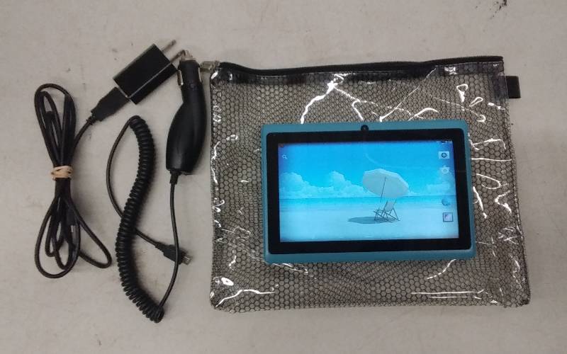 lot 12 image: Chromo Tablet 4g With Chargers For Car & Wall