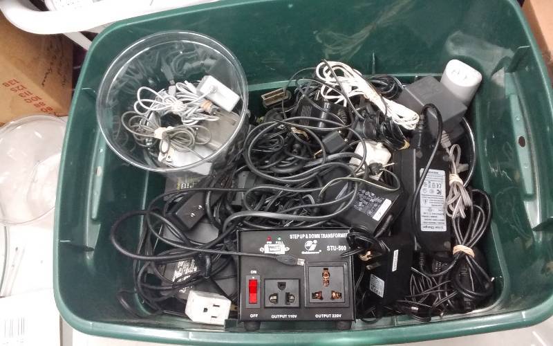 lot 14 image: Box Of Assorted Transformers