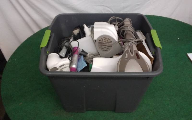 lot 21 image: Large Tote Lot Full Of Bathroom Related