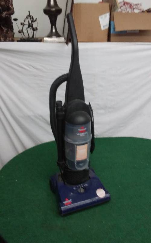lot 29 image: Bissell Power Force Helix Bagless Upright Vacuum (Works)