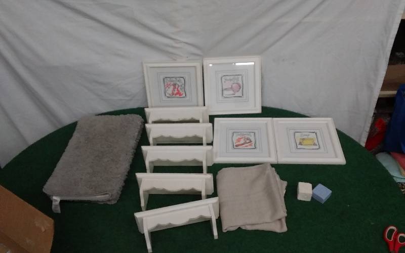 lot 48 image: Large Lot Bathroom Wall Decor