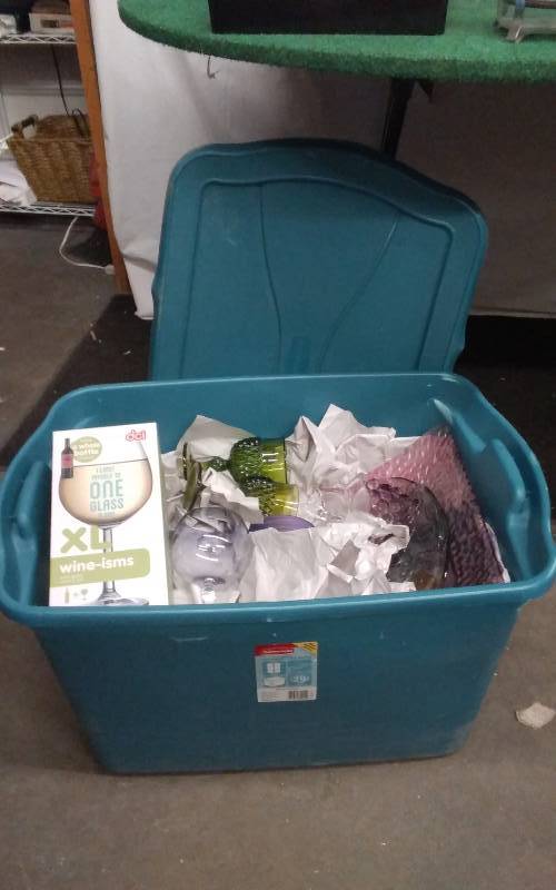 lot 62 image: Tote With Lid-Wine Glasses, Fancy Glassware, Bar Glasses & Related