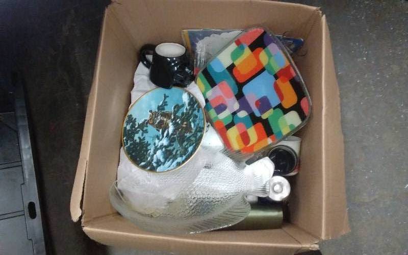lot 63 image: Box GlasswareDishes