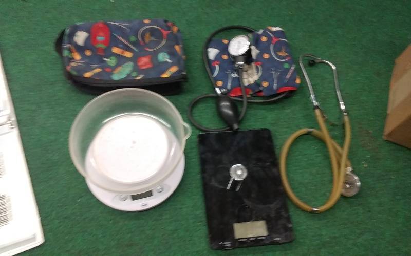 lot 94 image: Stethoscope, 2-Digital Scales