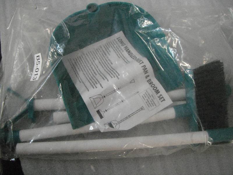 Long Handles Broom and Dust Pan Set