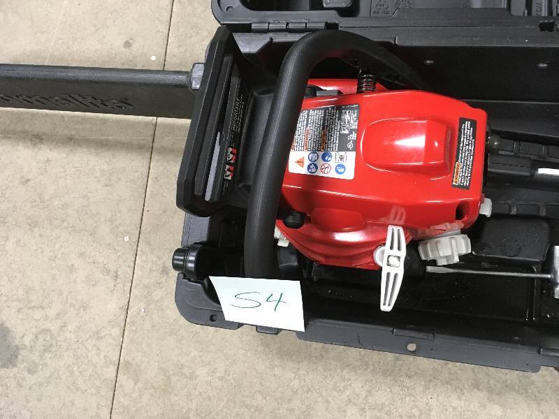 lot 54 image: Homelite 16 in. 2 Cycle Gas Chainsaw in good working condition