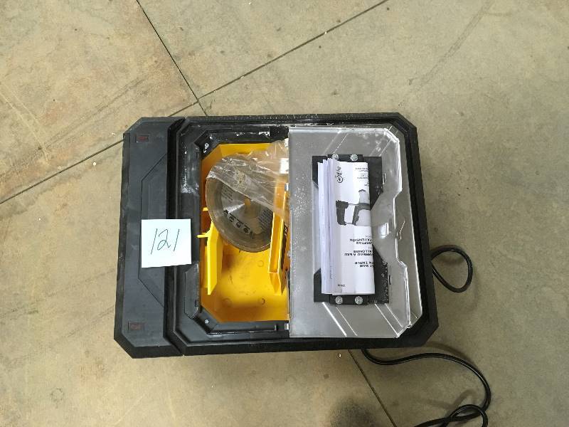 lot 121 image: QEP 7 in. 650XT Tile Wet Saw in good working condition