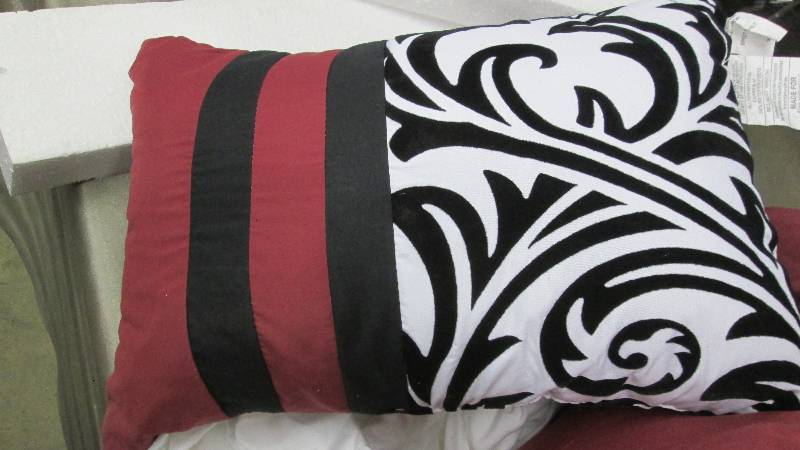 lot 144 image: Comforter Set Full Retail $139.99...