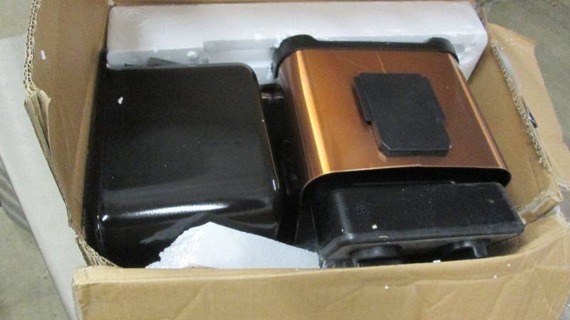 lot 146 image: 4.2-Qt. Deep Fryer by Ginnys ope...